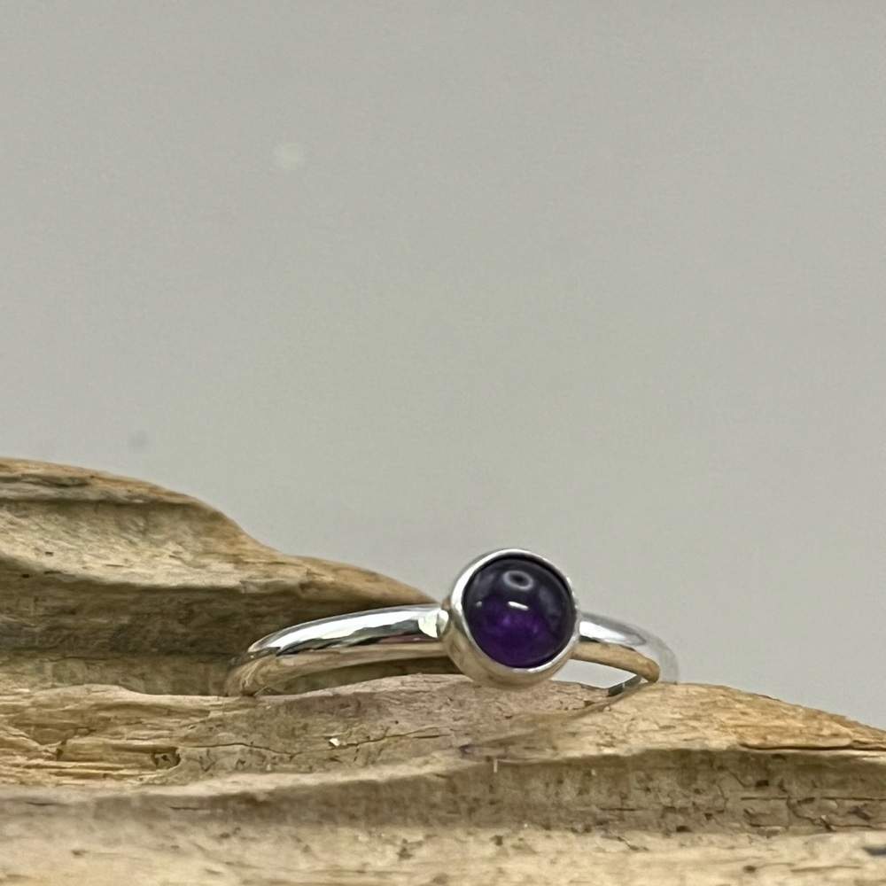 Elegant Sterling Silver and Purple Amethyst Ring with Modern Design